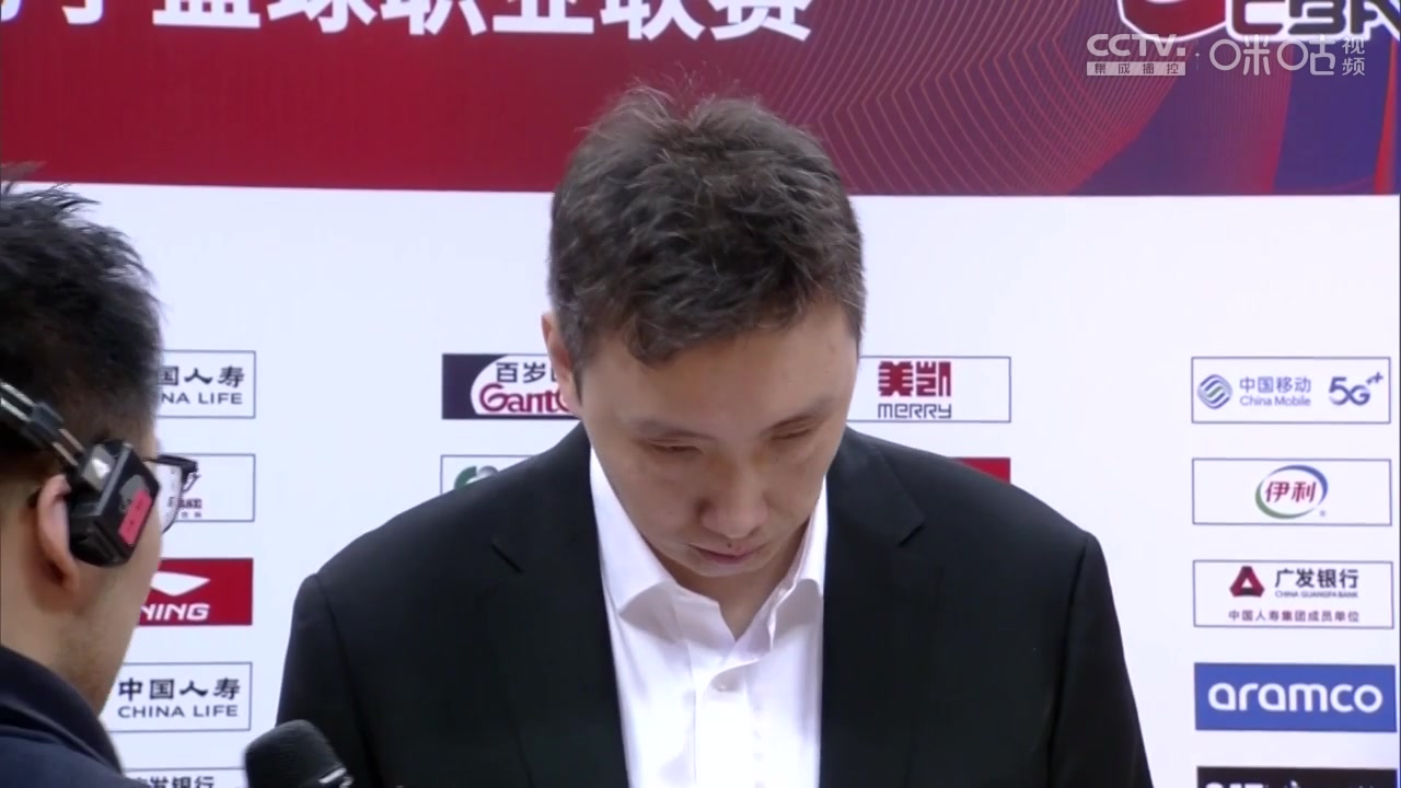 mk体育官方网站入口点名表扬年轻球员！易立：对大卫-詹姆斯限制得比较好